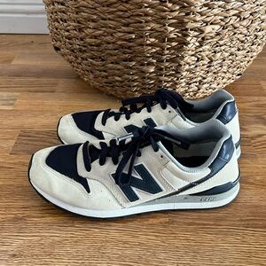Women’s new balance figs, running shoe. Size 6.5. Good condition
